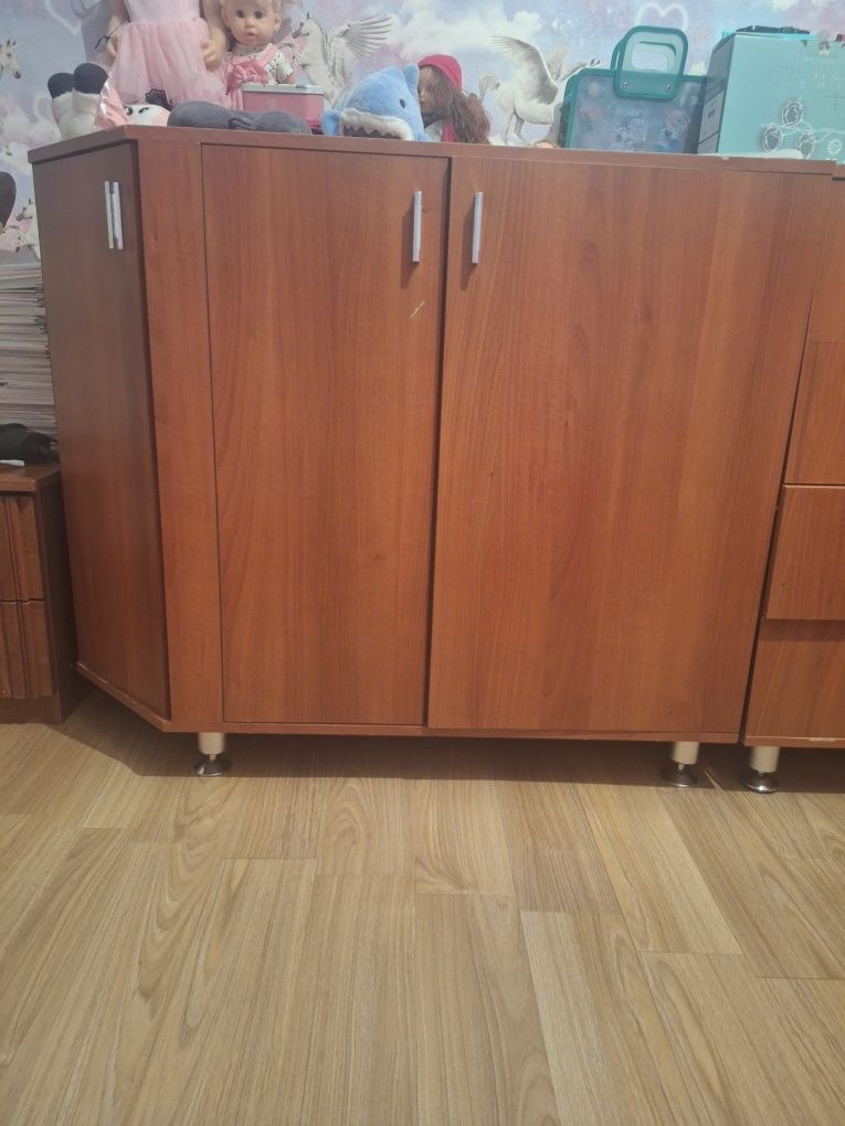 Продам     комод.