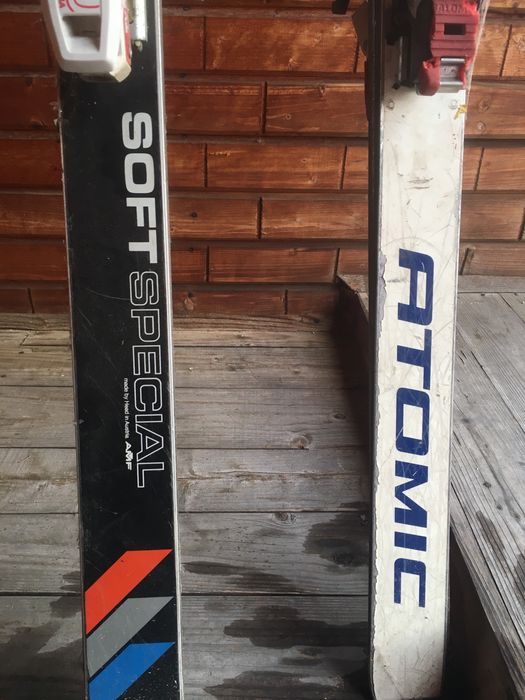 Ski / Schiuri Atomic și Head plus o pereche de Clăpari