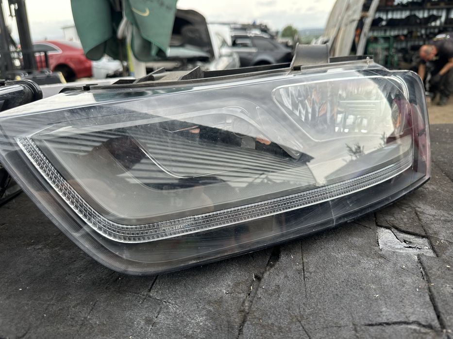 Десен или ляв Фар Audi Q3 8U 2012-2016 добро състояние 8U0941004