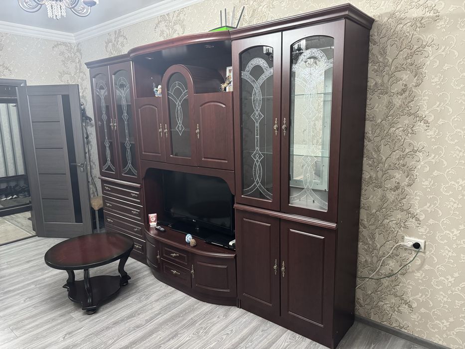 Стенка, журнальный столик