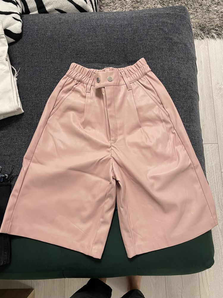 Pantaloni Scurti, marimea 32/ XS