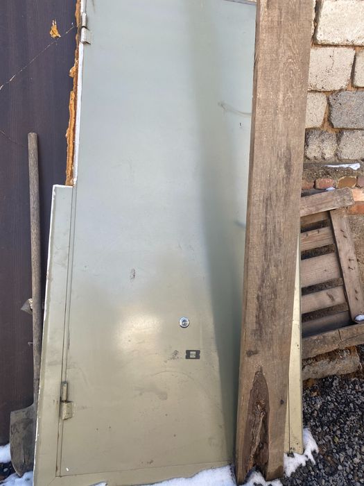 Продам железную дверь