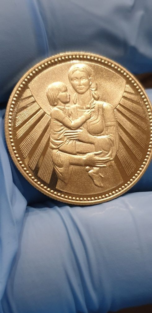 Продавам  български юбилейни  монети  в UNC състояние