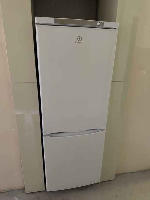 Xaladilnik muzlatgich 1.70см холодильника sotiladi indesit