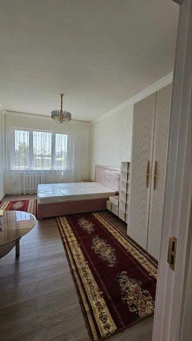 Беруний метро ёнида 2хоналик уй ижарага берилади.