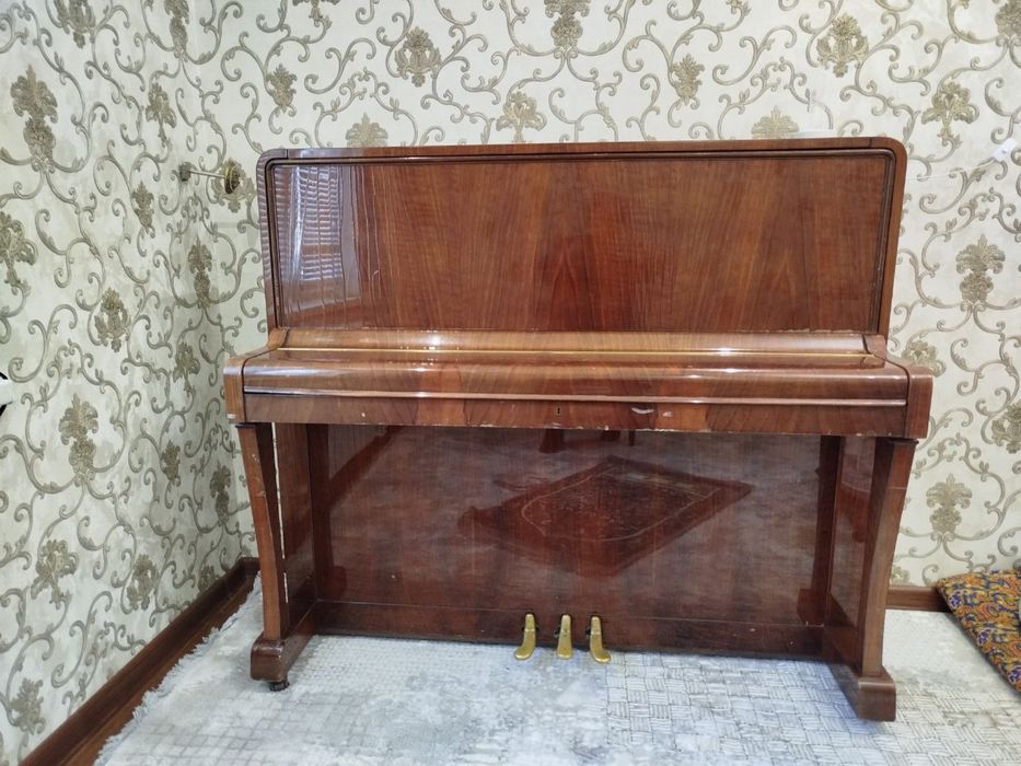 Продаётся пианино Pertov