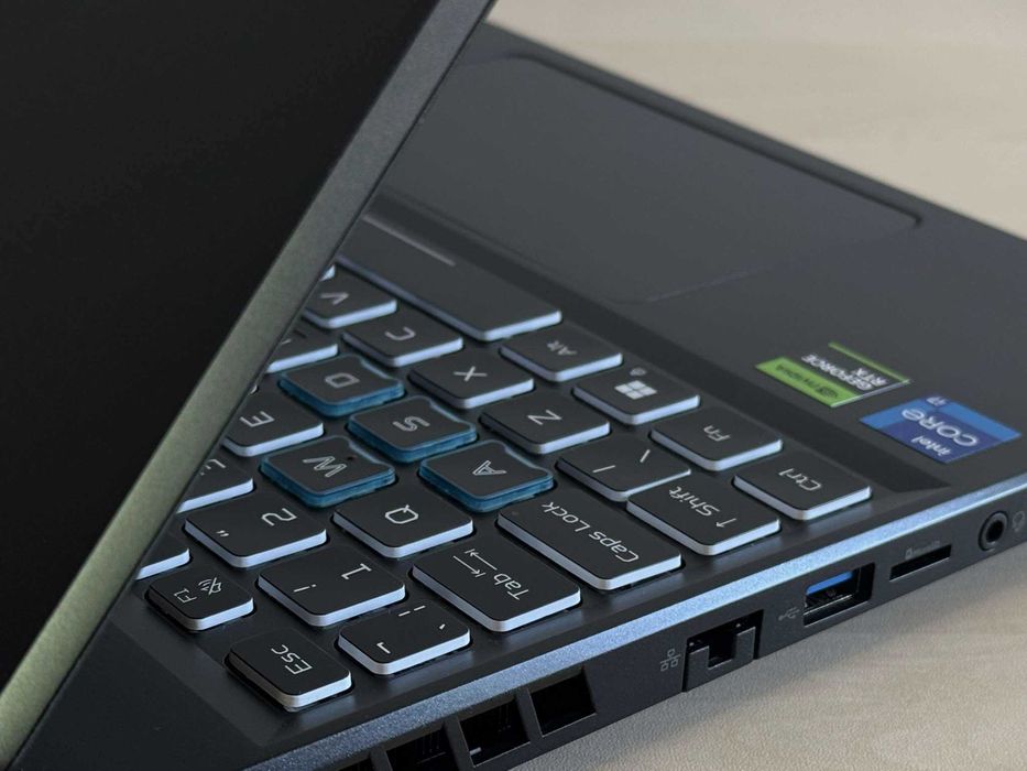 Бартер!МОЩЕН! Predator Helios Neo 16/RTX 4070/i7-13700 16 Ядрен/1TBSSD