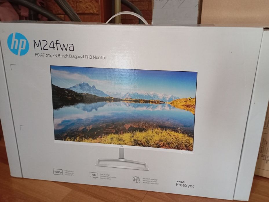 Новые мониторы в коробке