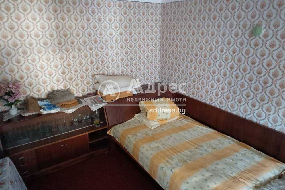 Продава се Къща в с. Липник, Област Разград - 317 кв.м за 155 €/кв.м - Снимка #4