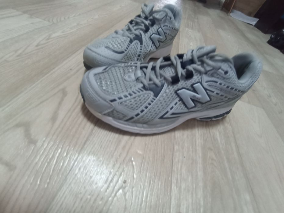 Продам кроссовки new balance 1906R