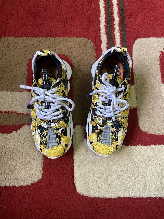 Versace chain reaction