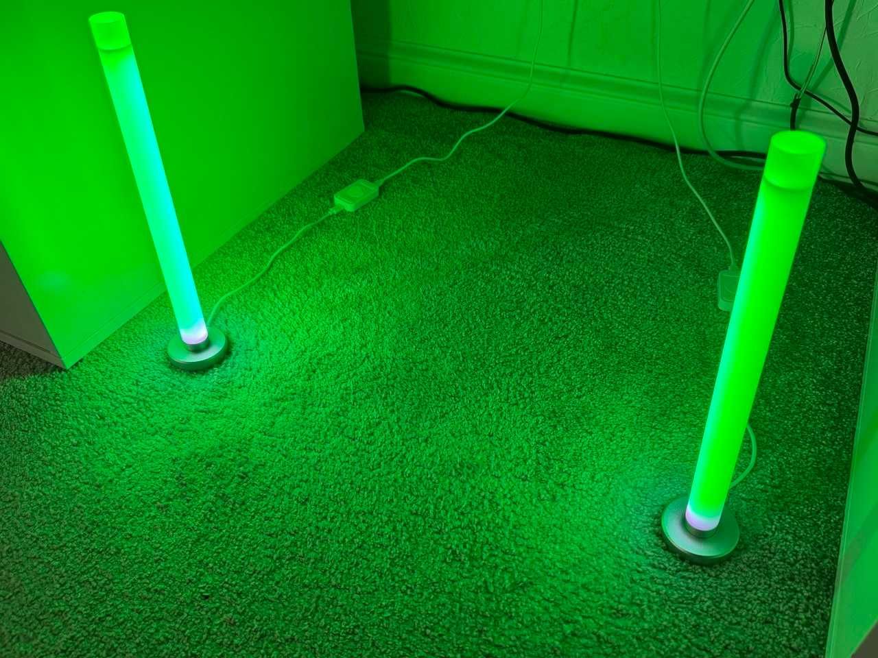 Две неоновые лампы Moonside Neon Lighthouse