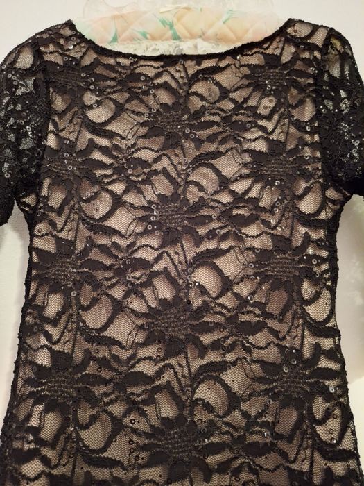 Rochie Evie elegantă din dantelă neagră si paiete
