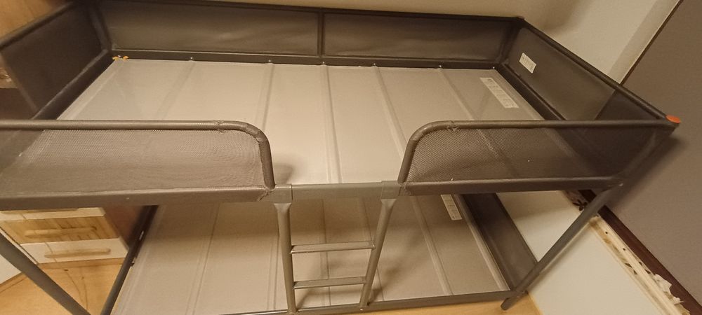 Двуетажно детско метално легло