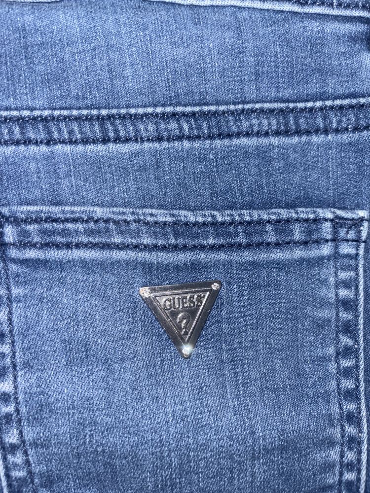 Къси дънкови,,GUESS” панталонки за момиче.