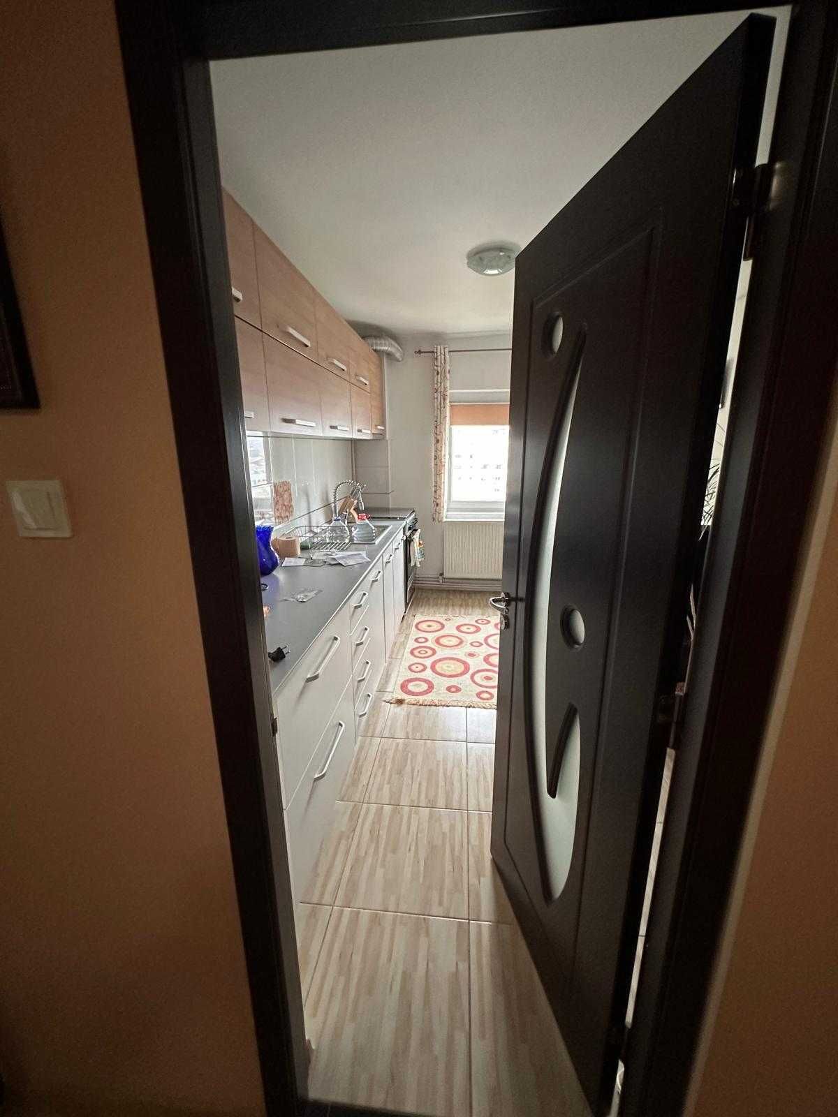 Proprietar , inchiriez apartament 3 camere cu vedere la Mall