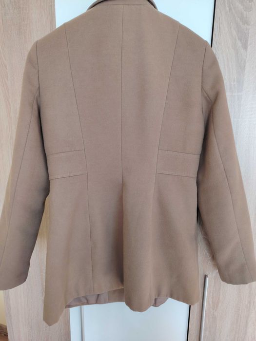 Дамско бежаво палто