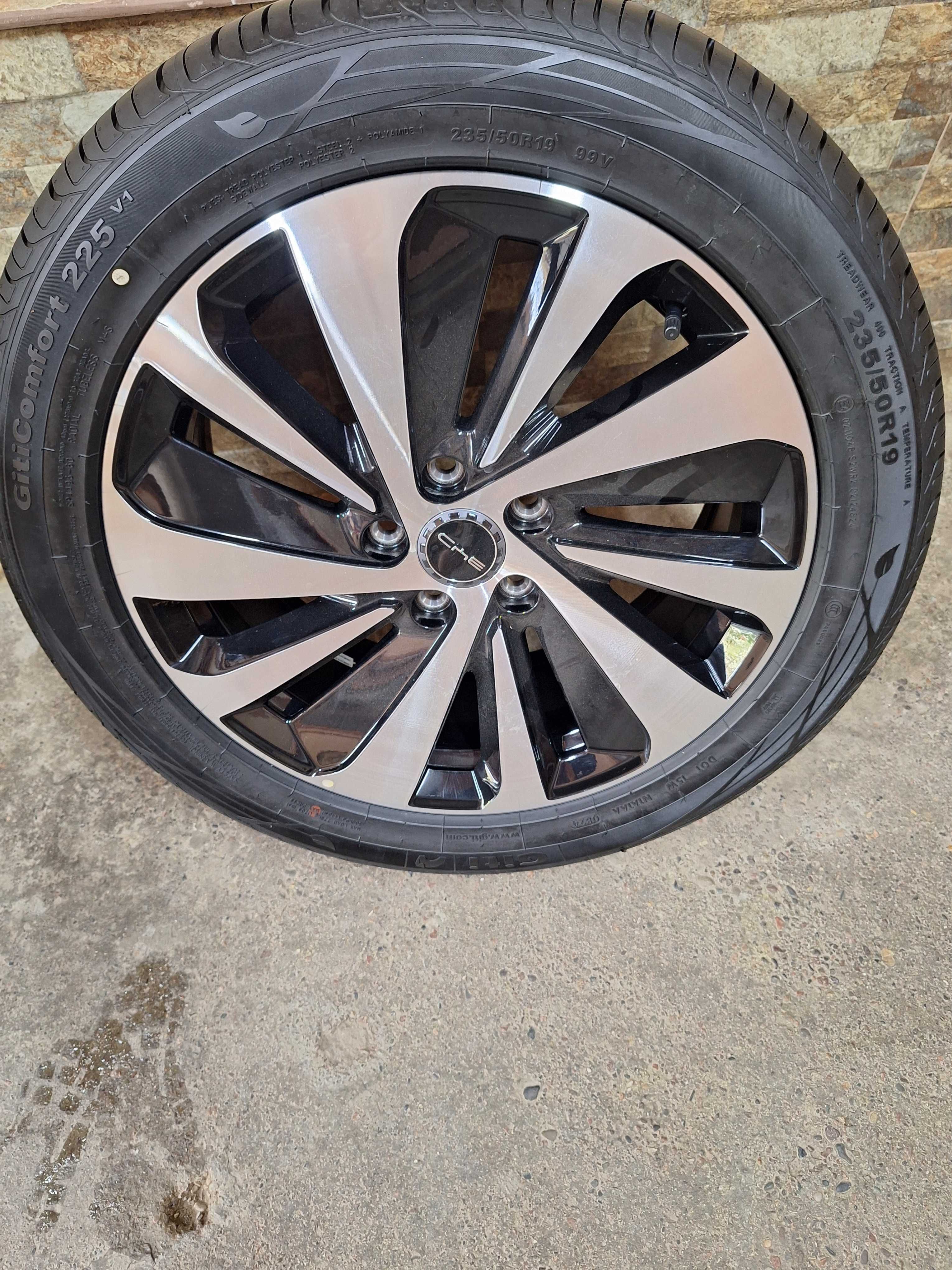 Запасное колесо на BYD CHEMPION.
