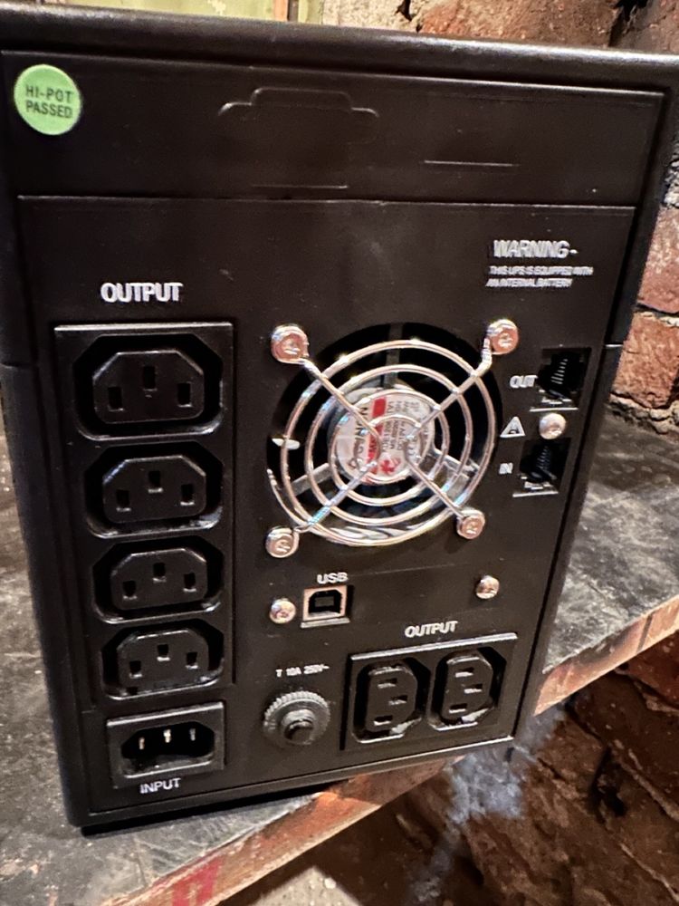 EATON UPS 2000 VA 1200W стабилен и здрав