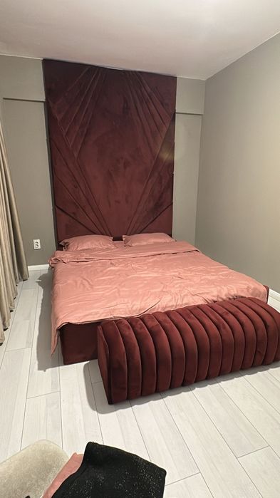 Pat tapițat cu taburet