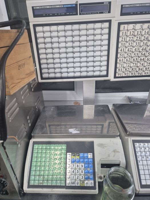 Продам весы  с этикетками