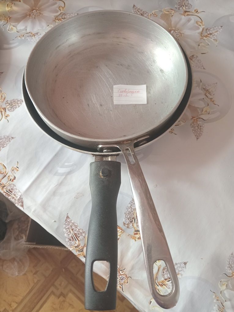 Продам новые большие хлебницы, кисюшки и другую кухонную утварь