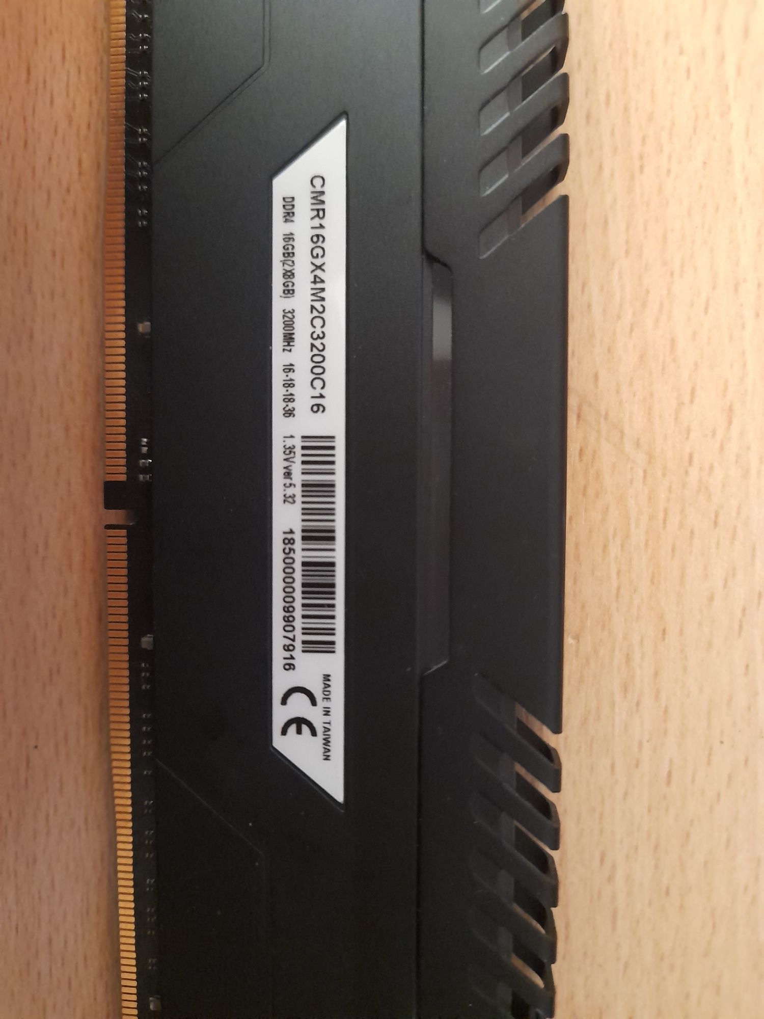 8  GB DDR4 3200 RGB Corsair Vengeance RGB