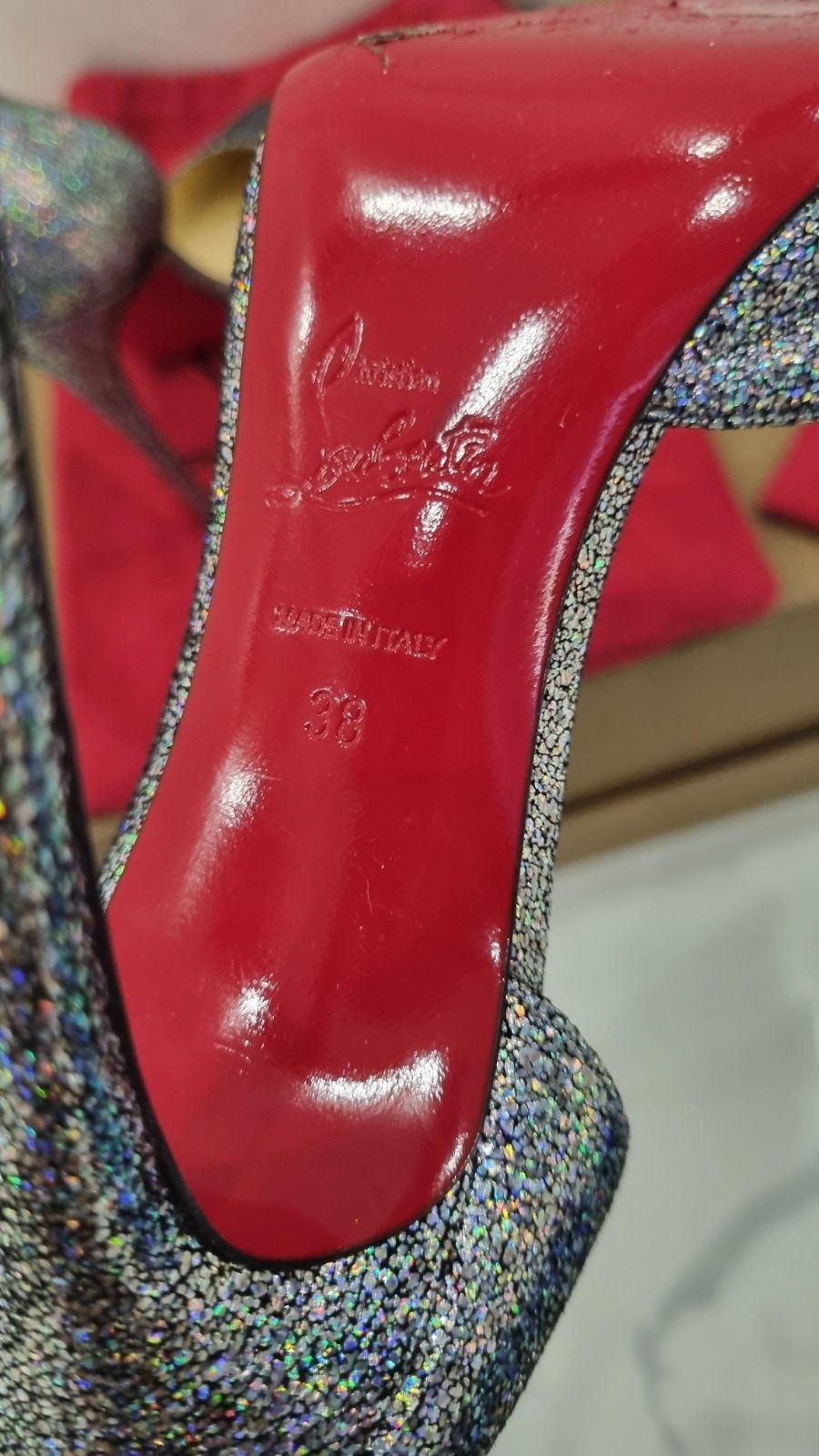 Оригинални бляскави Christian Louboutin 38