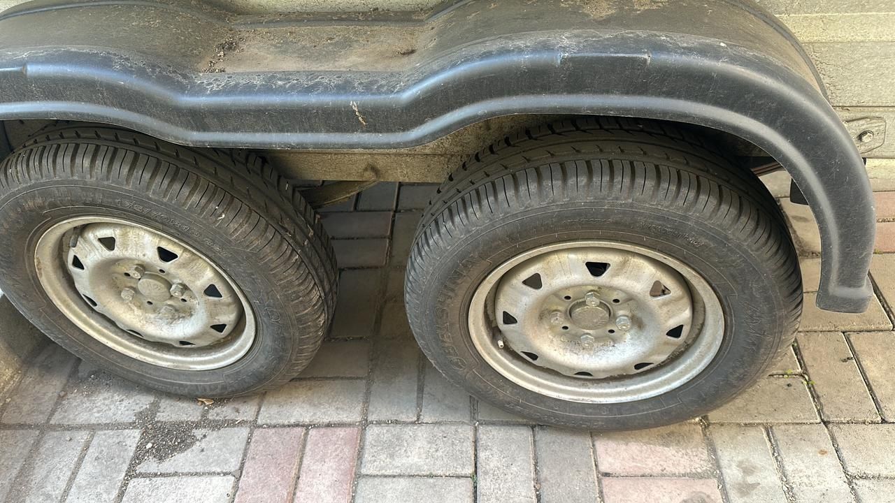 Продам прицеп новый  домиком