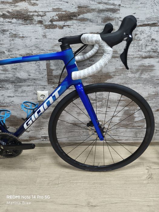 НОВ карбонов шосеен велосипед Giant TCR Pro Disc 105 2х12 Fulcrum | L