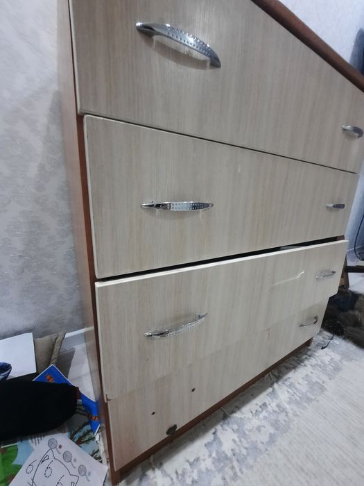 Шкаф хорошы для вещей и одежды