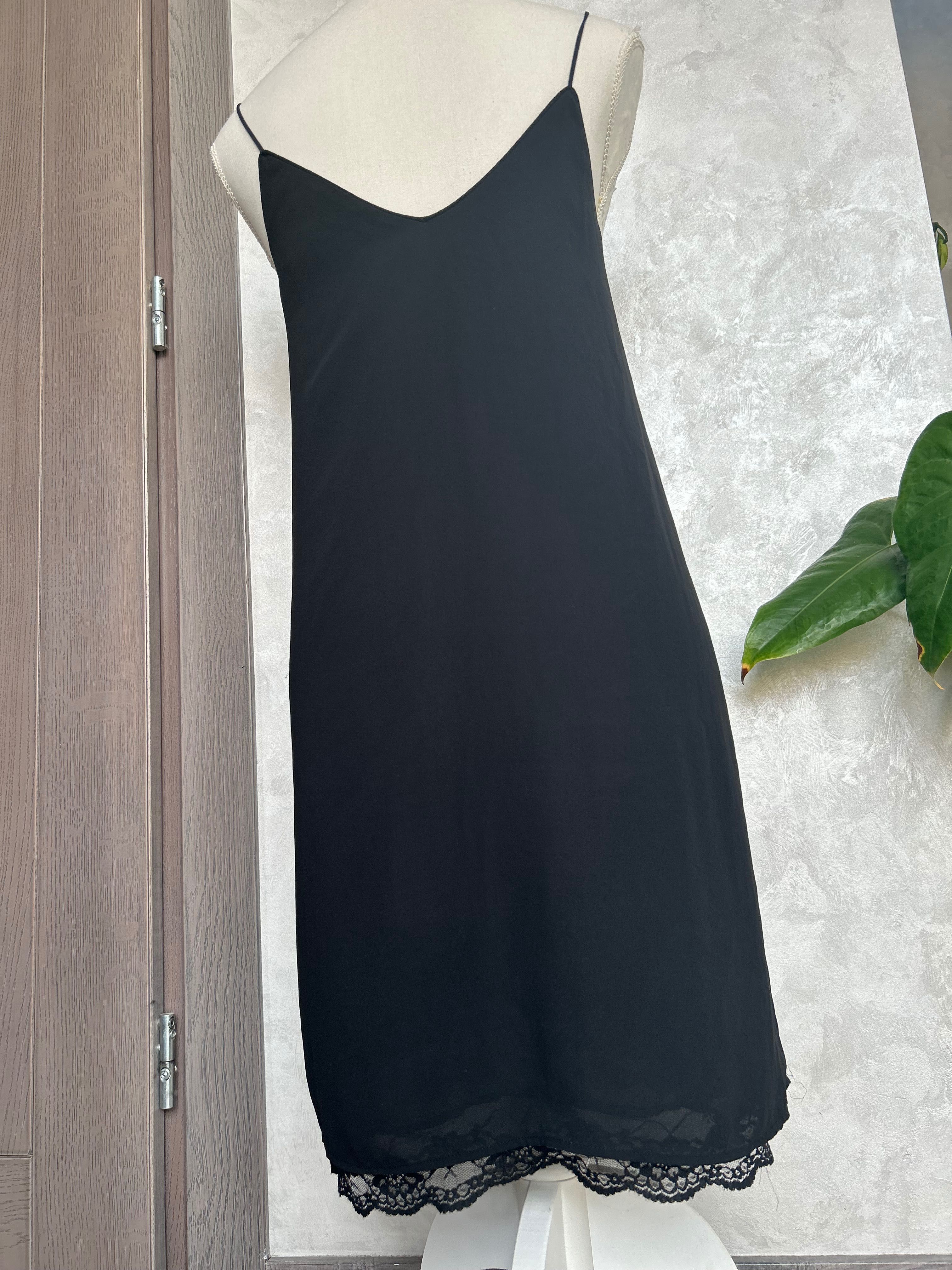 Rochie neagra Zara