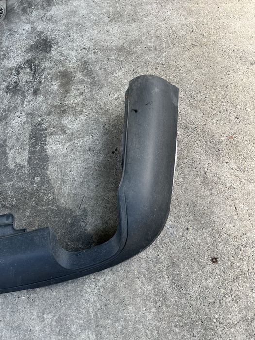 Fusta spoiler bara spate passat b6 break cu decupaj pentru carlig