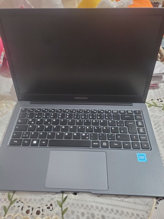 Vând laptop medion
