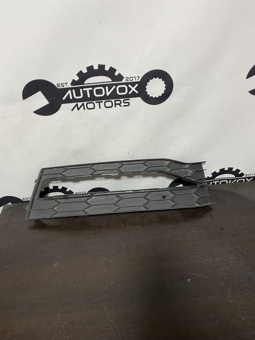 Grila proiector dreapta Skoda Superb 3 an de la 2020