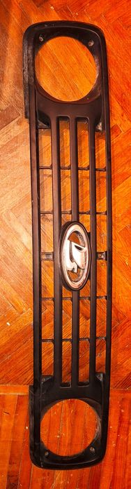 Продам решетку радиатора на Ниву