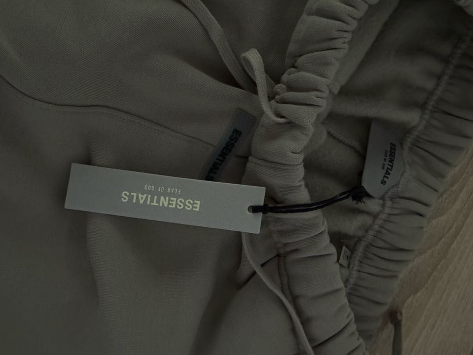 Pantaloni essentials