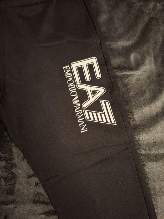 Спортно долнище EA7 Emporio Armani