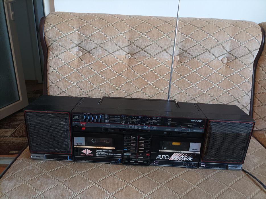 Vând radio casetofon sharp Qt 95