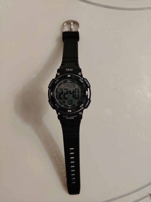 Часы мужские стильные в отличном состоянии