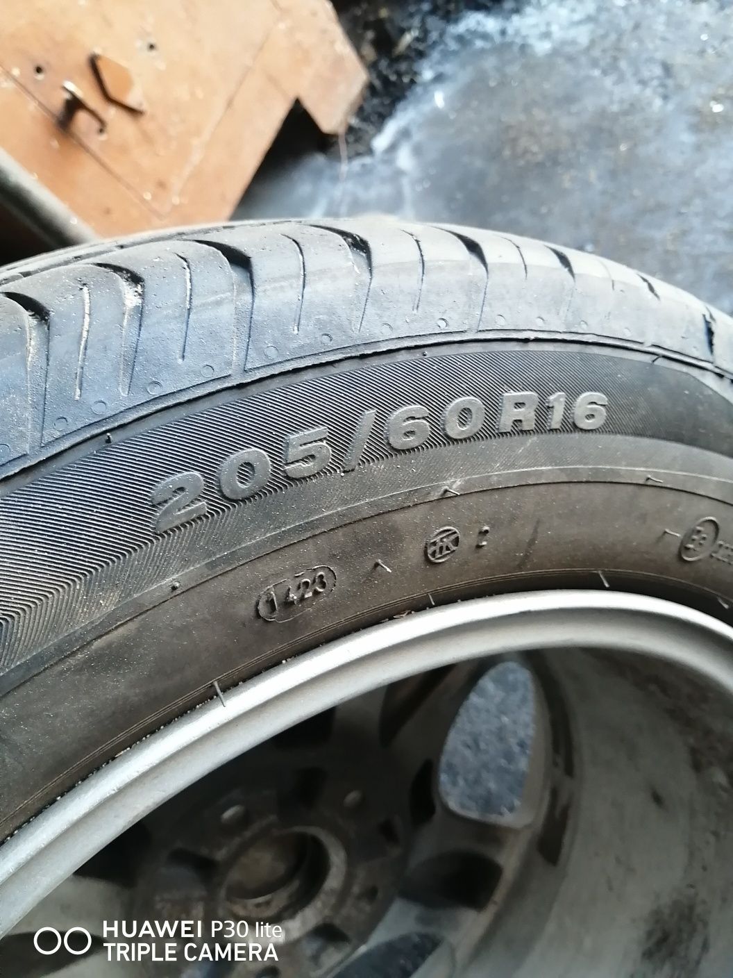 Продам шины на R16   205  60