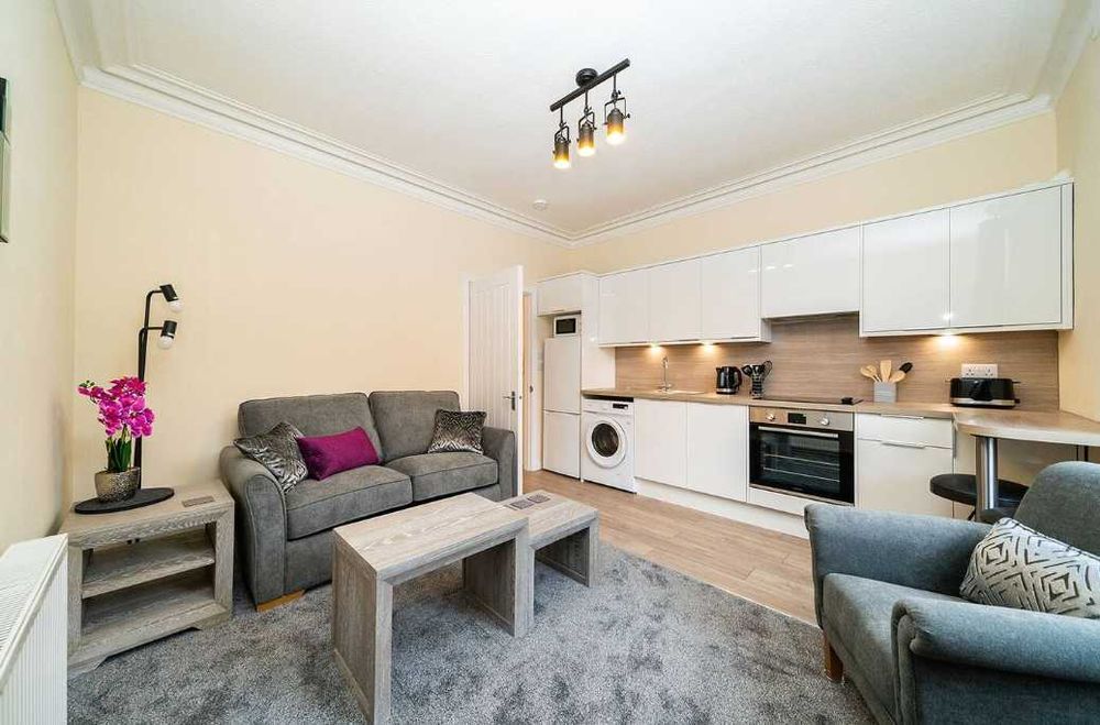 Дава се под наем Двустаен апартамент в Пловдив, Съдийски - 56 кв.м за 306 € - Снимка #1