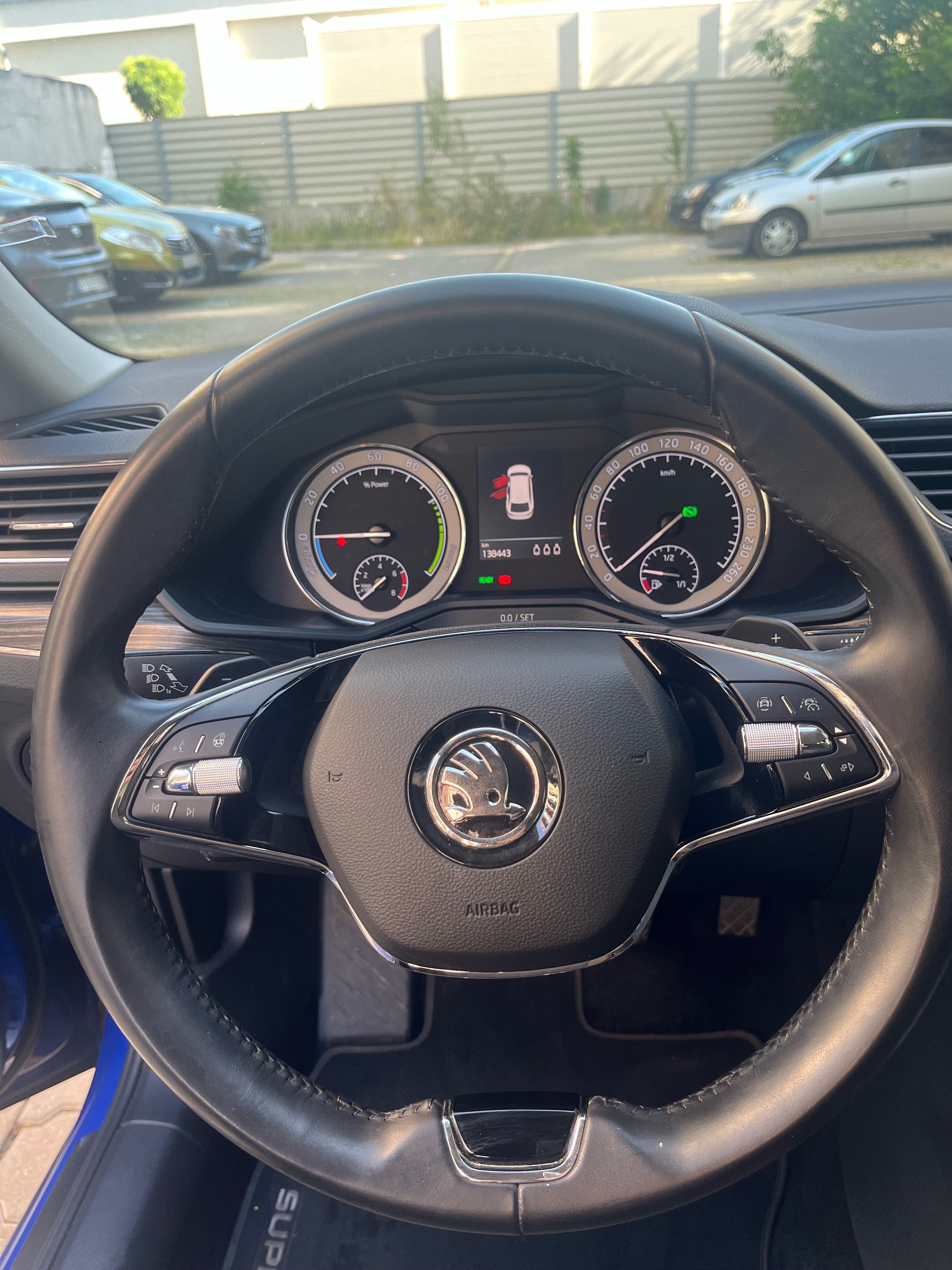 Skoda Superb 218cp Plug-in Hybrid ACC volan/parbriz încălzit Keyless
