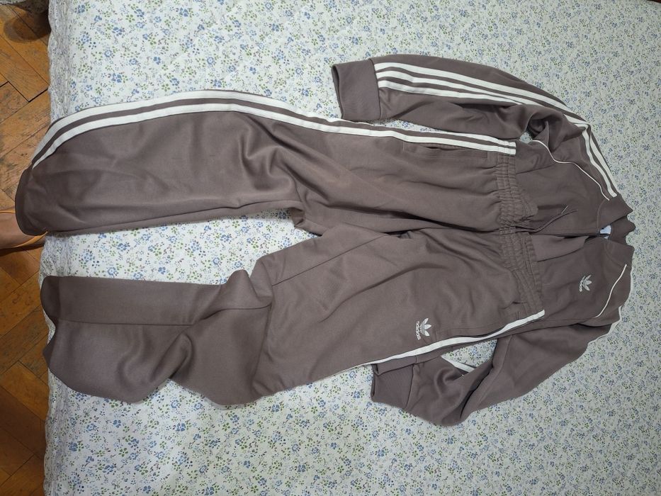 Pantaloni su jacheta adidas