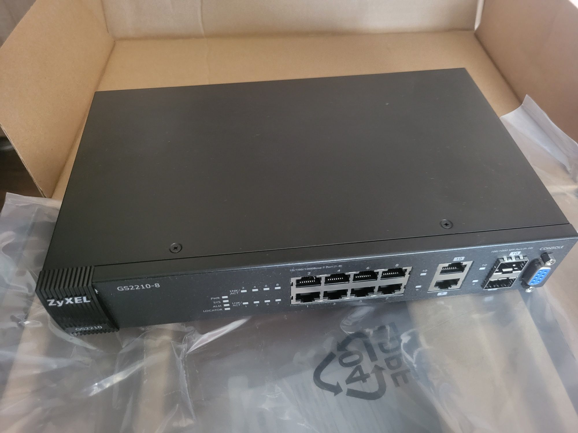 Switch ZyXEL GS2210-8HP, 8 x LAN Gigabyt, 2 x combo (RJ45/SFP), PoE