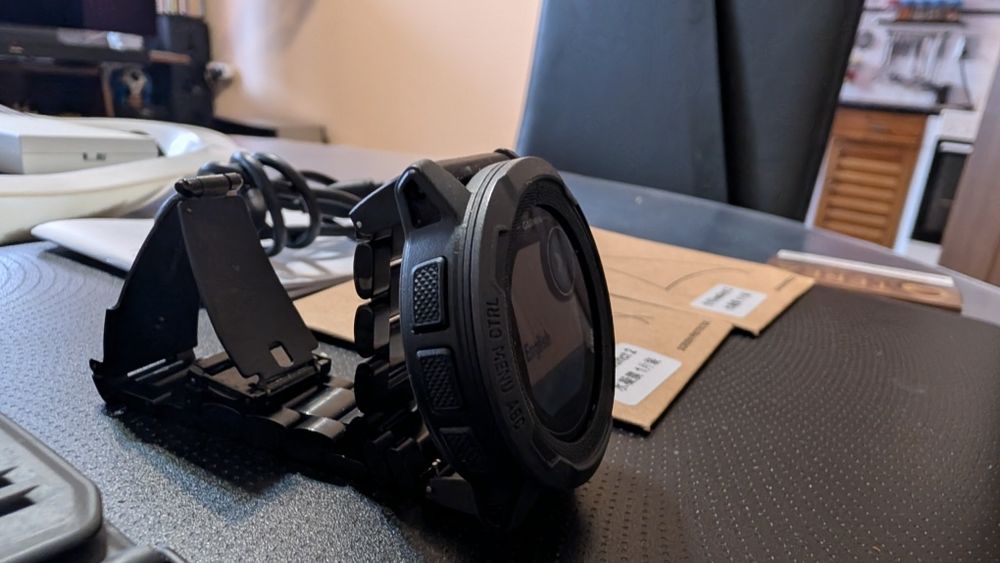 Продавам Garmin-instinct 2