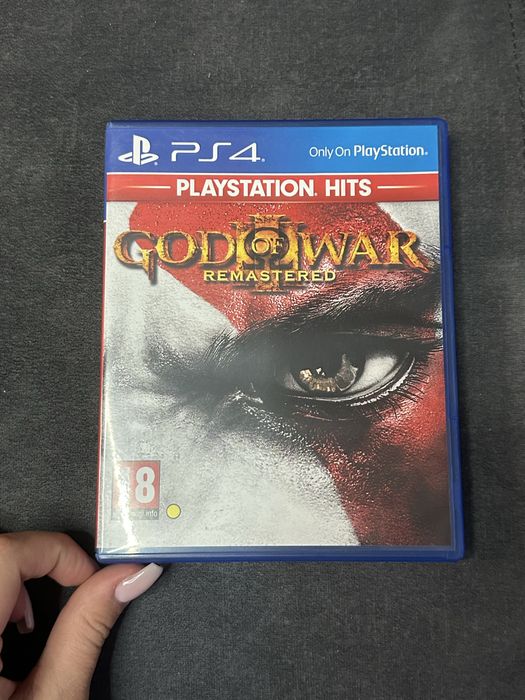 PlayStation 4 (два джойстика) с подарък игра