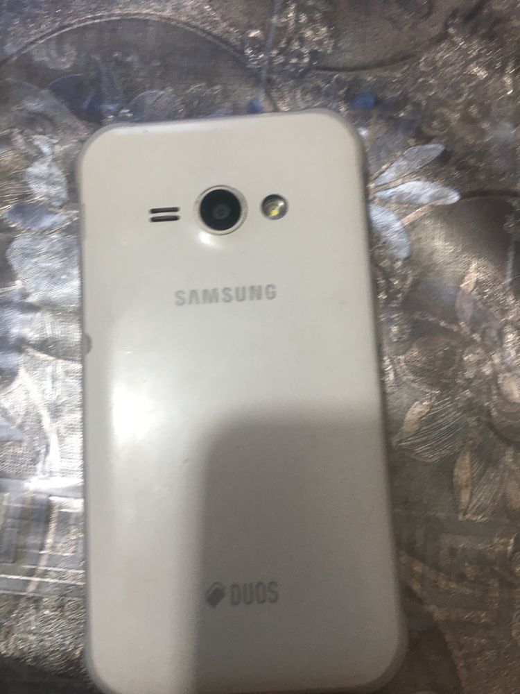 Samsung j1 sotiladi