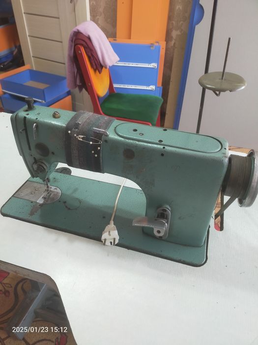 Машинка швейная от 220В.