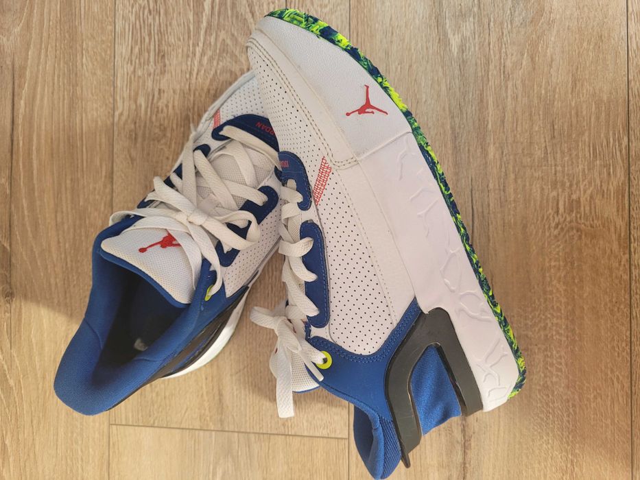 Adidasi Jordan Nike marime 39 si 40